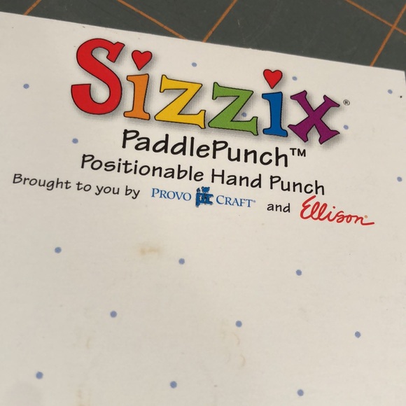 4. Sizzix Paddle Punch Positionable Hand Punch dies - Picture 11 of 15